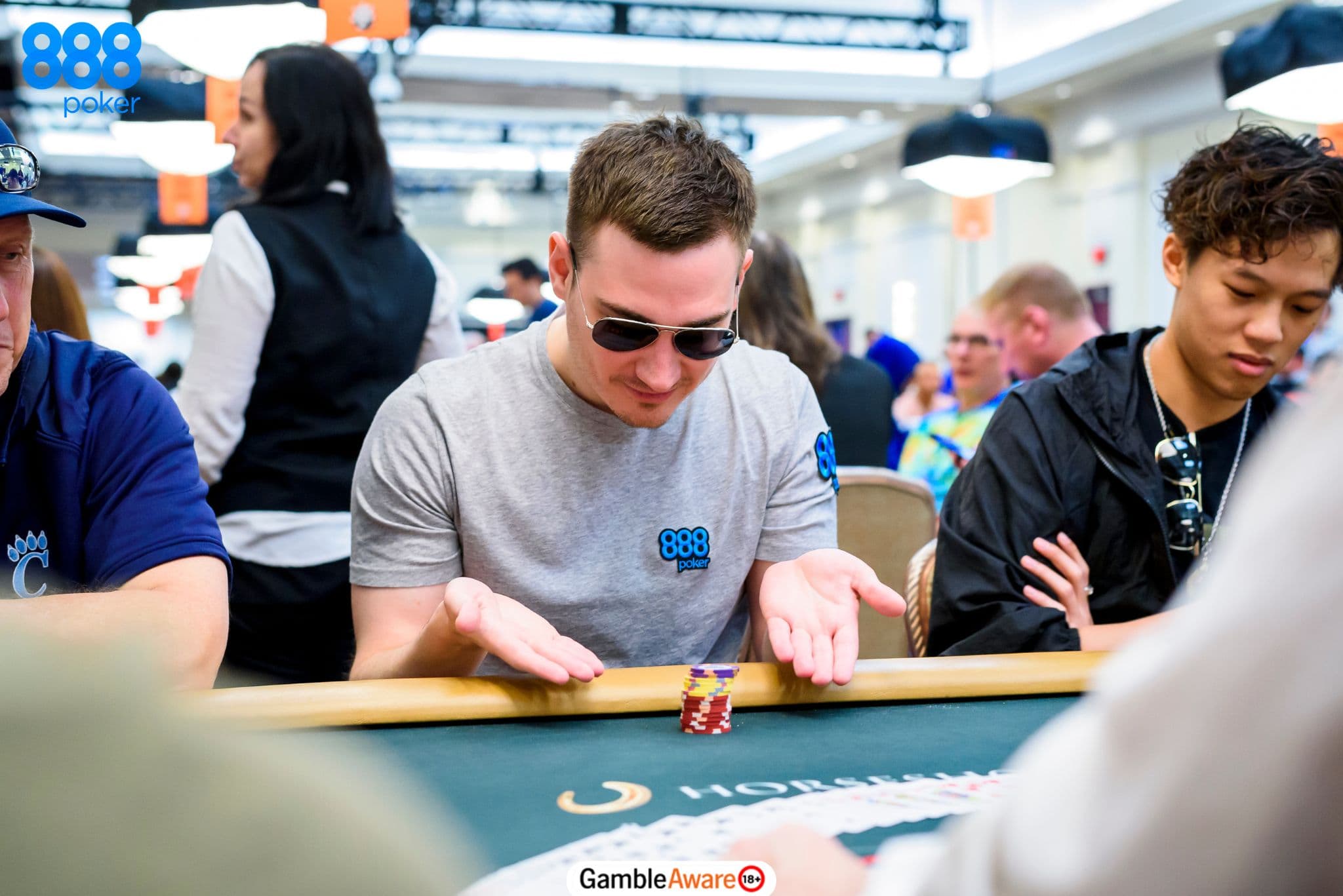 jogador poker poucas fichas