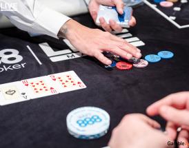 Como os Draws no Poker Permitem Transformar Mãos Fracas em Vitórias