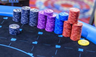 Descobre o Papel do Colour Up na Dinâmica das Mesas de Poker!