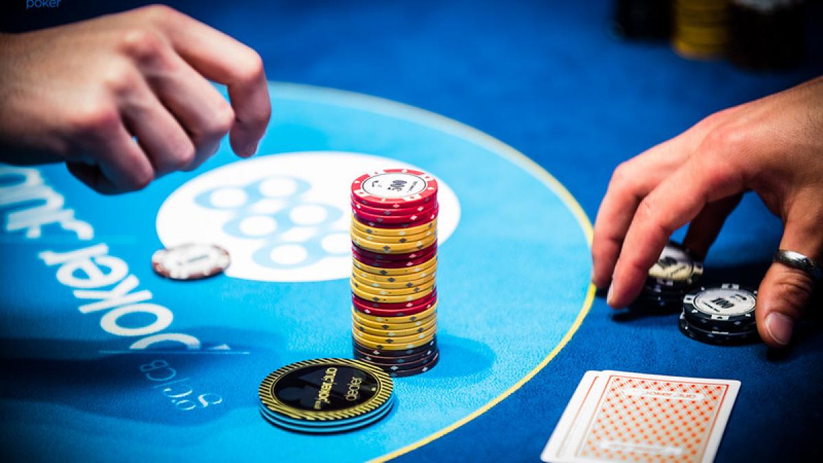 Veja as diferenças entre torneios de poker regular, turbo e hyper